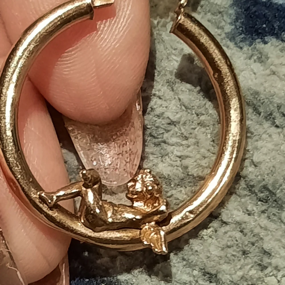 Genuine Solid 10K Yellow Gold "Angel 👼 On My Shoulder" Large 3D Hoop Earrings - Picture 3 of 11